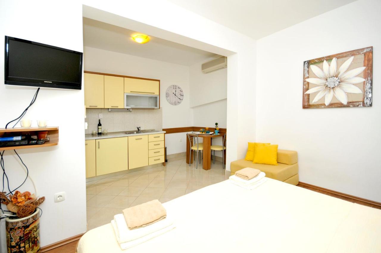 Apartments Penic Trogir Exteriör bild