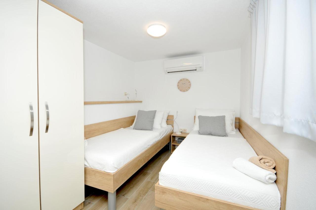 Apartments Penic Trogir Exteriör bild